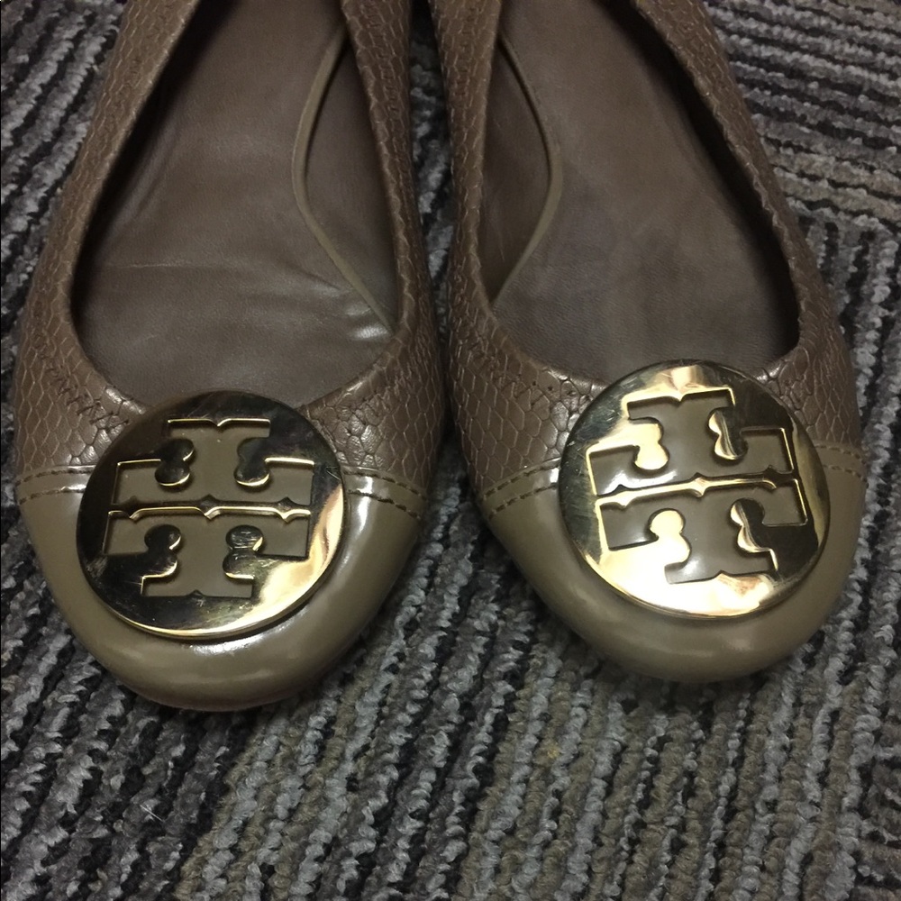 TORY BURCH Authentic preowned SIZE 9 snake pattern